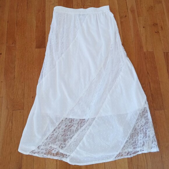 Sassy Doll Creations Dresses & Skirts - Sassy Doll Creations White Lace Gathered Pull-On Cotton Midi Skirt - size M